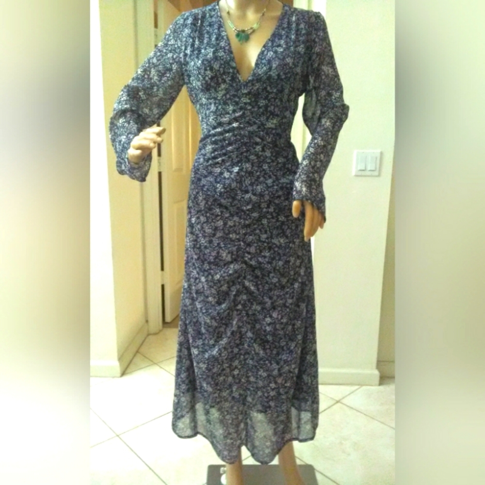 BNWOT MIDI DRESS FLORAL BLUE DRESS BY LOVE & HARMONY SZ. MED LIGHT RUCHED FRONT